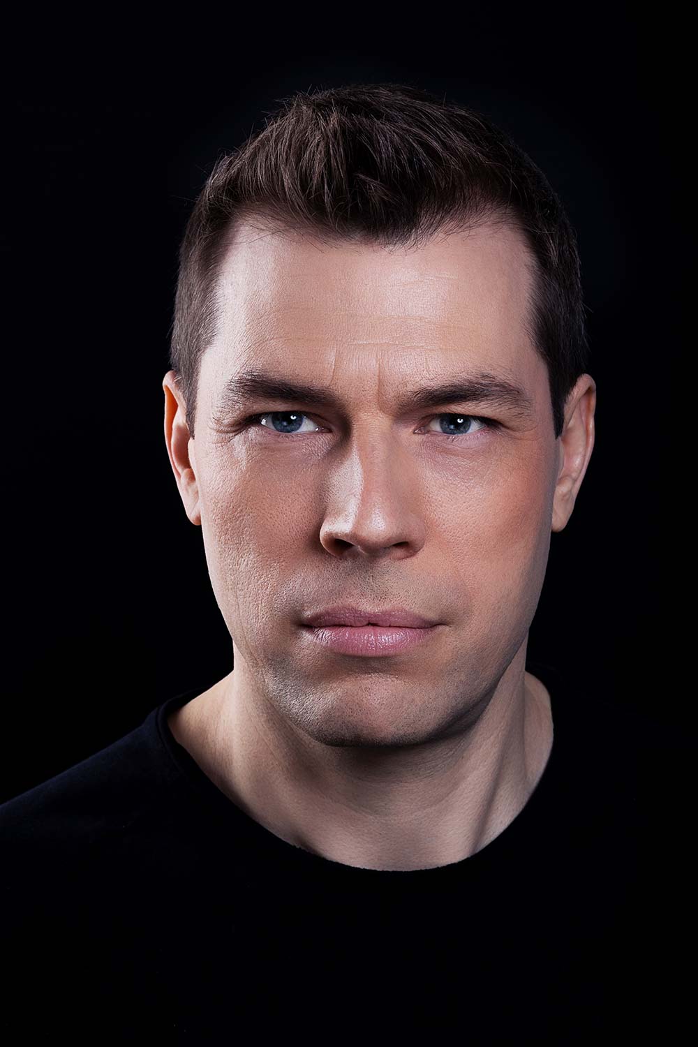 Headshot Photo in Studio - Antti Valos